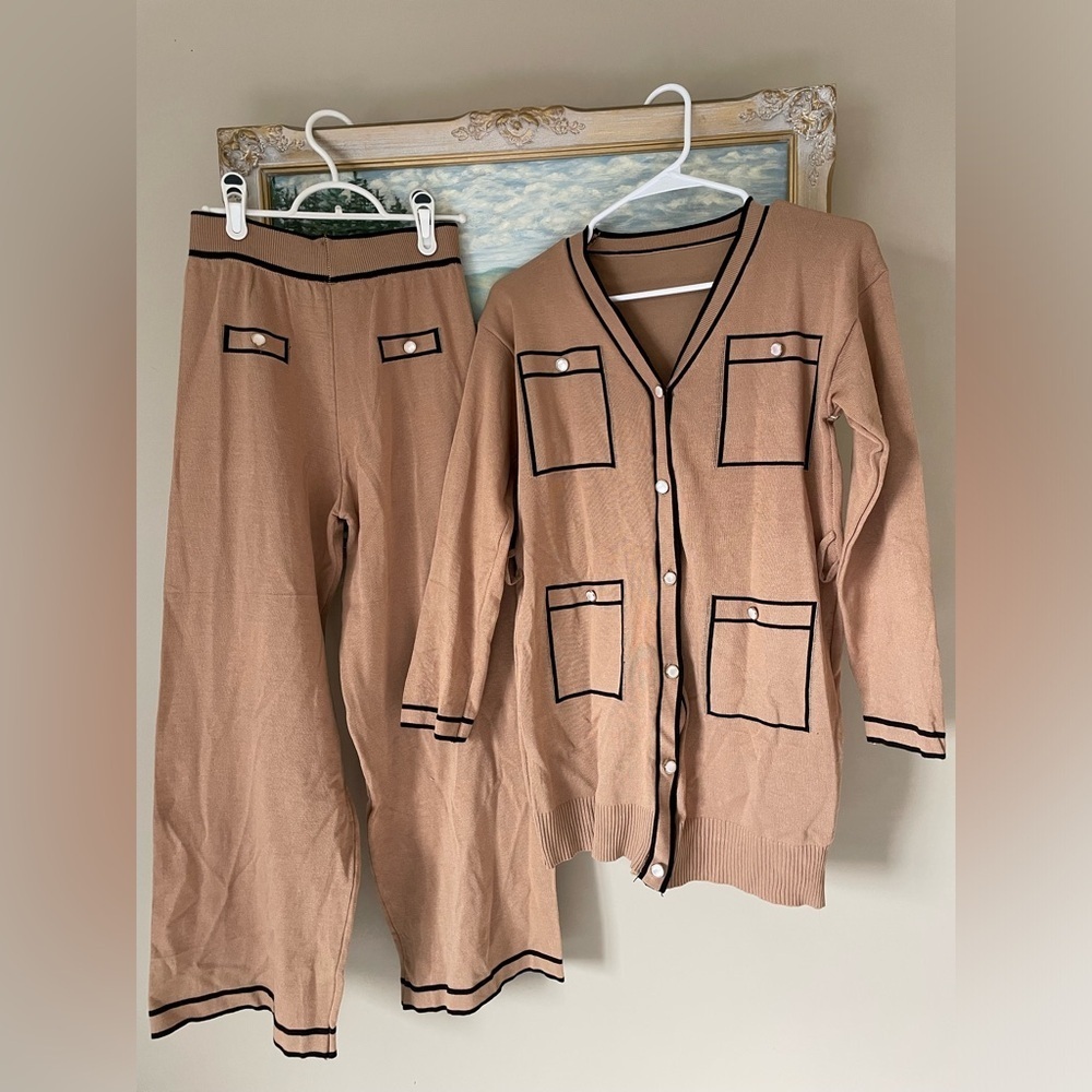 women's LIGHT TAN cardigan and matching wide-leg pants set NWOT SIZE MEDIUM